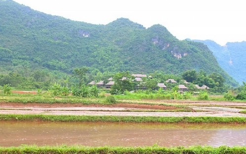 Mai Chau - Hoa Binh Reservoir 2 Days 1 Night